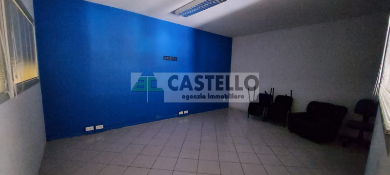 Cadoneghe negozio con magazzino di ~120mq totali, ideale come ufficio, diviso in 4 stanze, dotato...