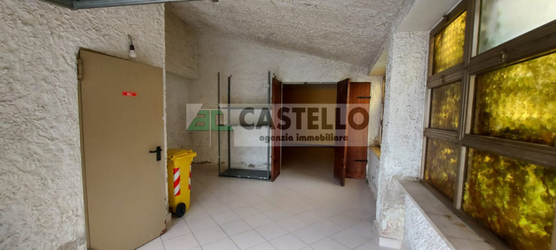 Cadoneghe negozio con magazzino di ~120mq totali, ideale come ufficio, diviso in 4 stanze, dotato...