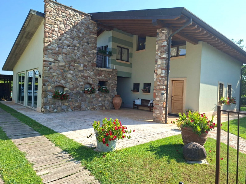 VENDITE Ville singole o a schiera a Valeggio sul Mincio &ndash; foto 1