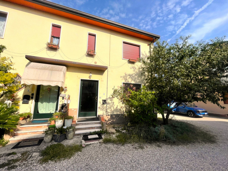 VENDITE Rustico e Casa a Valeggio sul Mincio – foto 1