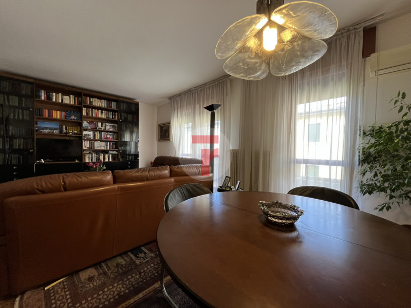 Nel quartiere Arcella, in zona Sant’Antonino, porzione di bifamiliare al primo piano con ingresso...