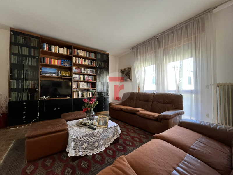 Nel quartiere Arcella, in zona Sant’Antonino, porzione di bifamiliare al primo piano con ingresso...