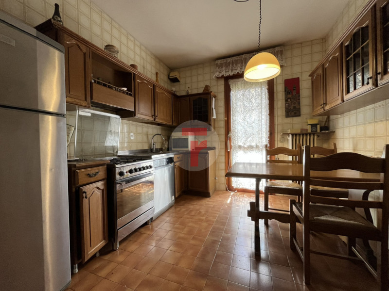 Nel quartiere Arcella, in zona Sant’Antonino, porzione di bifamiliare al primo piano con ingresso...
