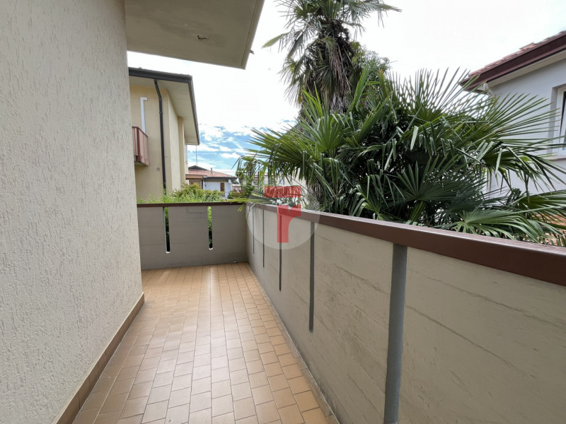 Nel quartiere Arcella, in zona Sant’Antonino, porzione di bifamiliare al primo piano con ingresso...