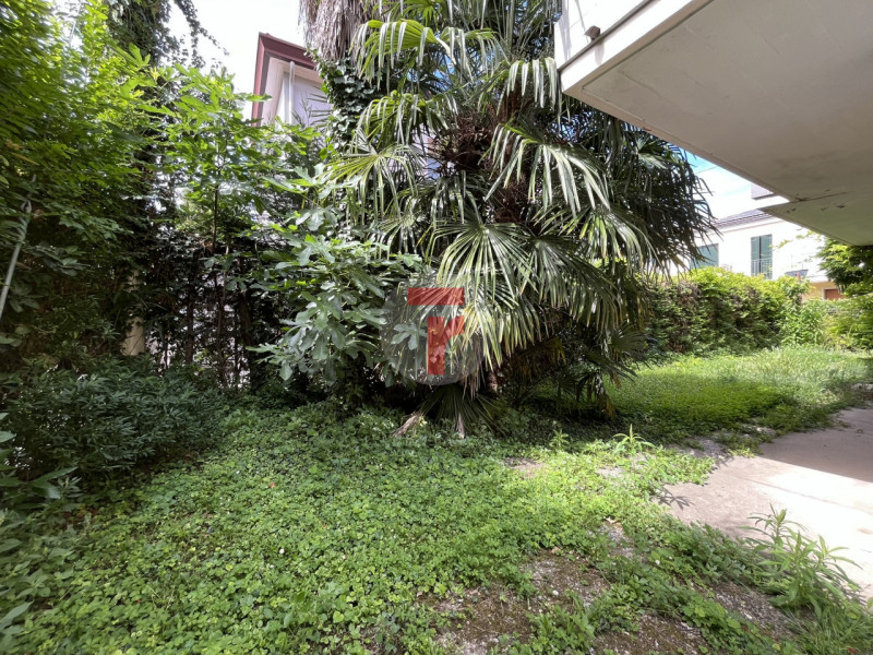Nel quartiere Arcella, in zona Sant’Antonino, porzione di bifamiliare al primo piano con ingresso...