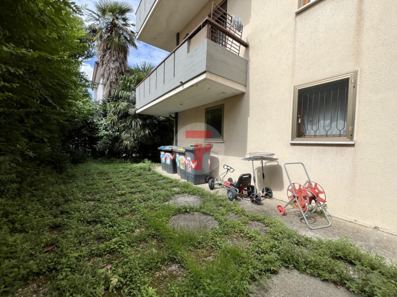 Nel quartiere Arcella, in zona Sant’Antonino, porzione di bifamiliare al primo piano con ingresso...