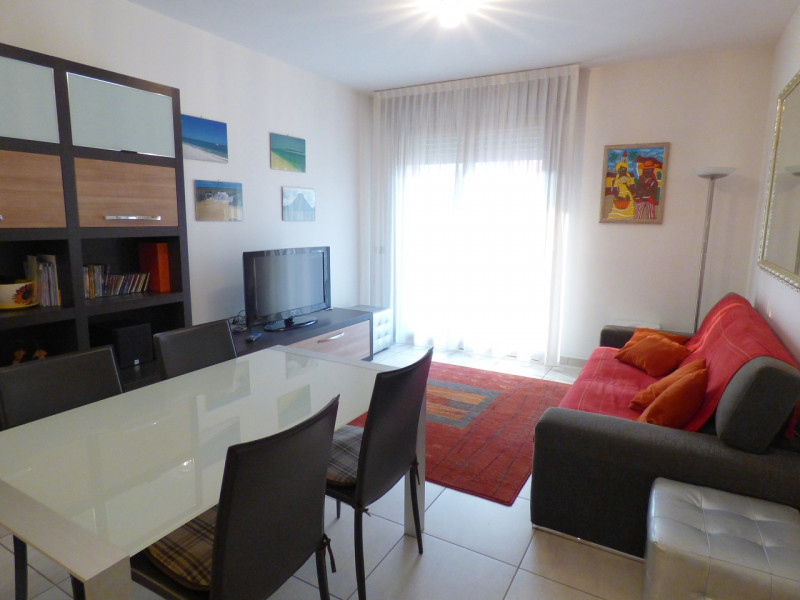 SARMEOLA- Situato in quartiere residenziale ed in signorile contesto, recentissimo ed elegante BI...