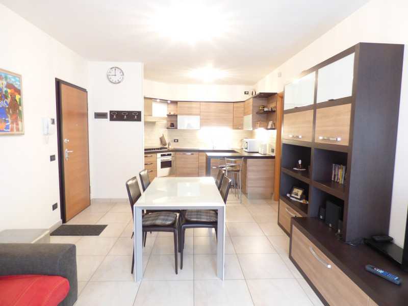 SARMEOLA- Situato in quartiere residenziale ed in signorile contesto, recentissimo ed elegante BI...