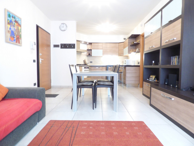 SARMEOLA- Situato in quartiere residenziale ed in signorile contesto, recentissimo ed elegante BI...