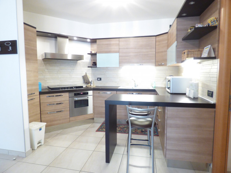 SARMEOLA- Situato in quartiere residenziale ed in signorile contesto, recentissimo ed elegante BI...