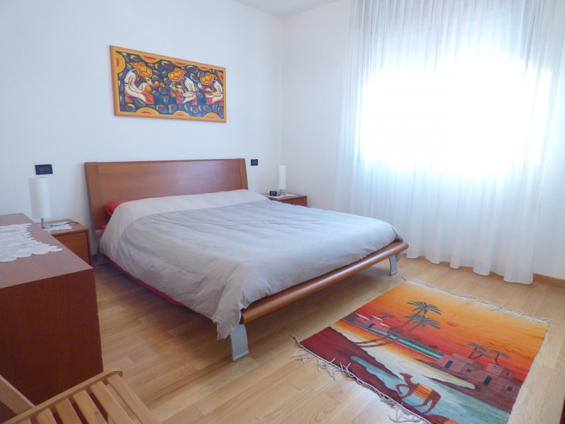 SARMEOLA- Situato in quartiere residenziale ed in signorile contesto, recentissimo ed elegante BI...