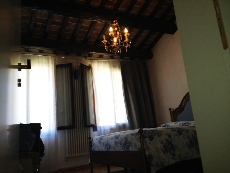 M229 - Centralissimo e pregievole occhio di portico finemente ristrutturato e compledo di ascenso...