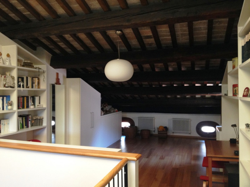 M229 - Centralissimo e pregievole occhio di portico finemente ristrutturato e compledo di ascenso...