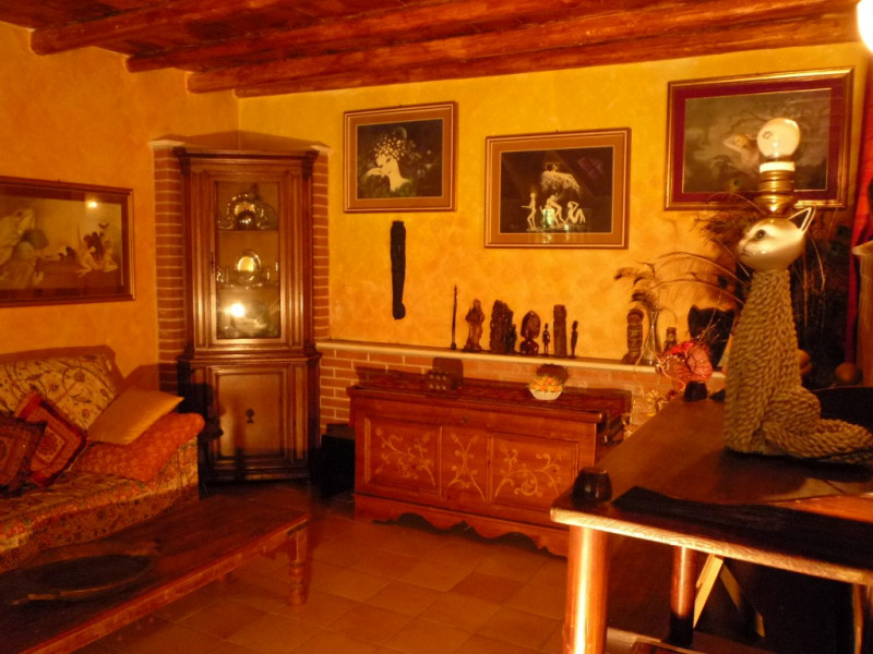 VAL LIONA: In splendida zona collinare rivolta a sud, debitamente servita da strada asfaltata, am...