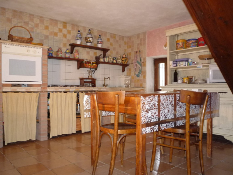 VAL LIONA: In splendida zona collinare rivolta a sud, debitamente servita da strada asfaltata, am...