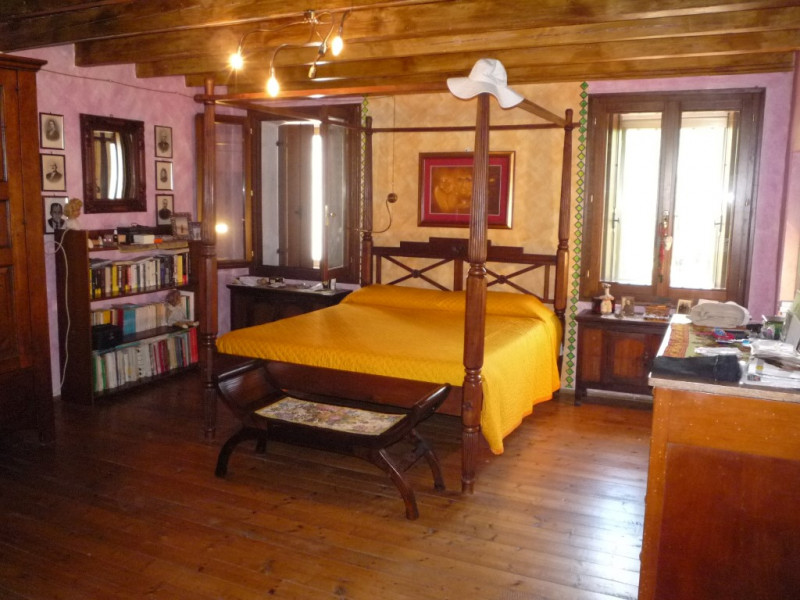 VAL LIONA: In splendida zona collinare rivolta a sud, debitamente servita da strada asfaltata, am...