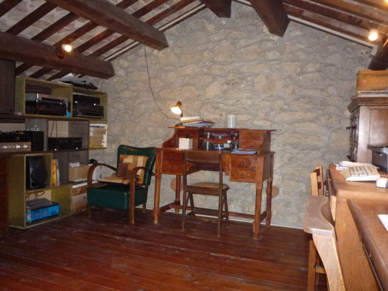 VAL LIONA: In splendida zona collinare rivolta a sud, debitamente servita da strada asfaltata, am...