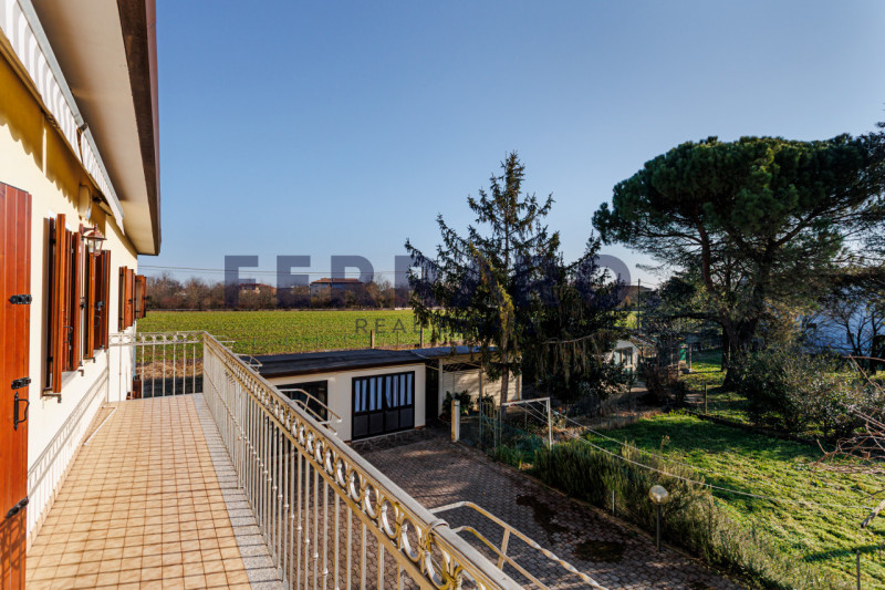 Treviso, Santa Bona. Codice IV2. In tranquillo contesto residenziale, proponiamo casa singola di ...