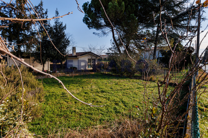 Treviso, Santa Bona. Codice IV2. In tranquillo contesto residenziale, proponiamo casa singola di ...