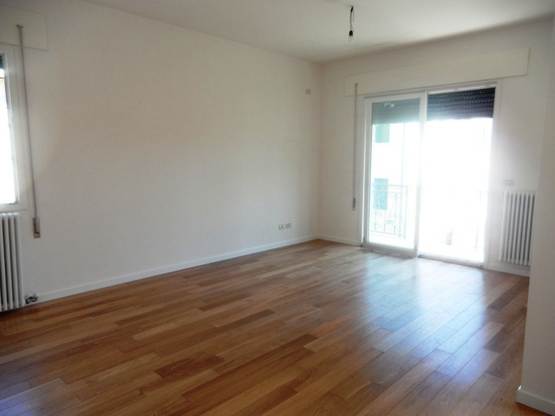 ARIOSO TRICAMERE - ULTIMO PIANO DI BIFAMILIARE – AFFITTASI A VICENZA ZONA VIA LEGIONE ANTONINI - ...