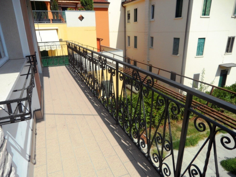 ARIOSO TRICAMERE - ULTIMO PIANO DI BIFAMILIARE – AFFITTASI A VICENZA ZONA VIA LEGIONE ANTONINI - ...