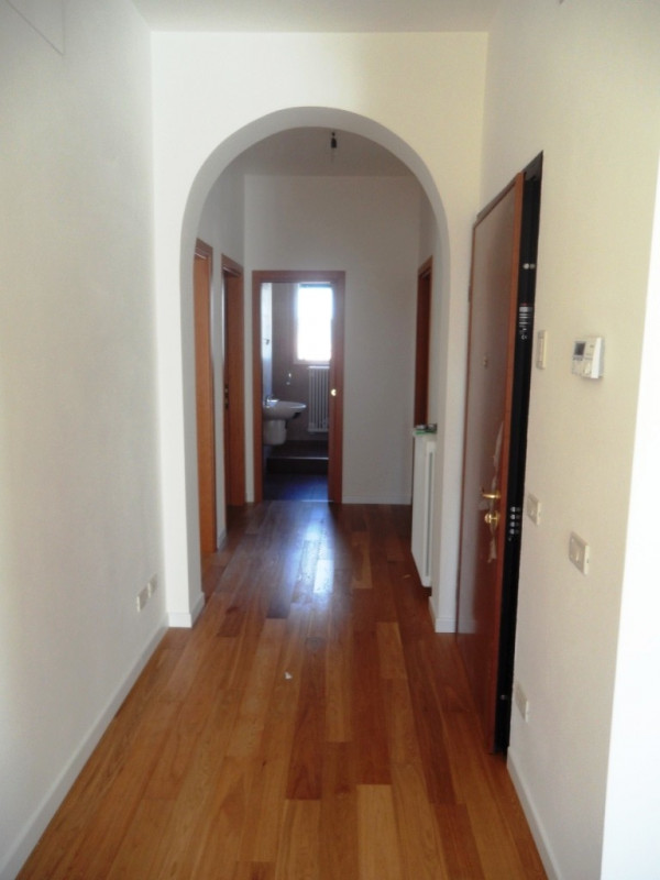 ARIOSO TRICAMERE - ULTIMO PIANO DI BIFAMILIARE – AFFITTASI A VICENZA ZONA VIA LEGIONE ANTONINI - ...