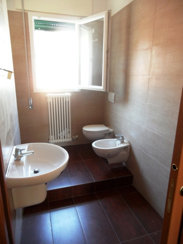 ARIOSO TRICAMERE - ULTIMO PIANO DI BIFAMILIARE – AFFITTASI A VICENZA ZONA VIA LEGIONE ANTONINI - ...