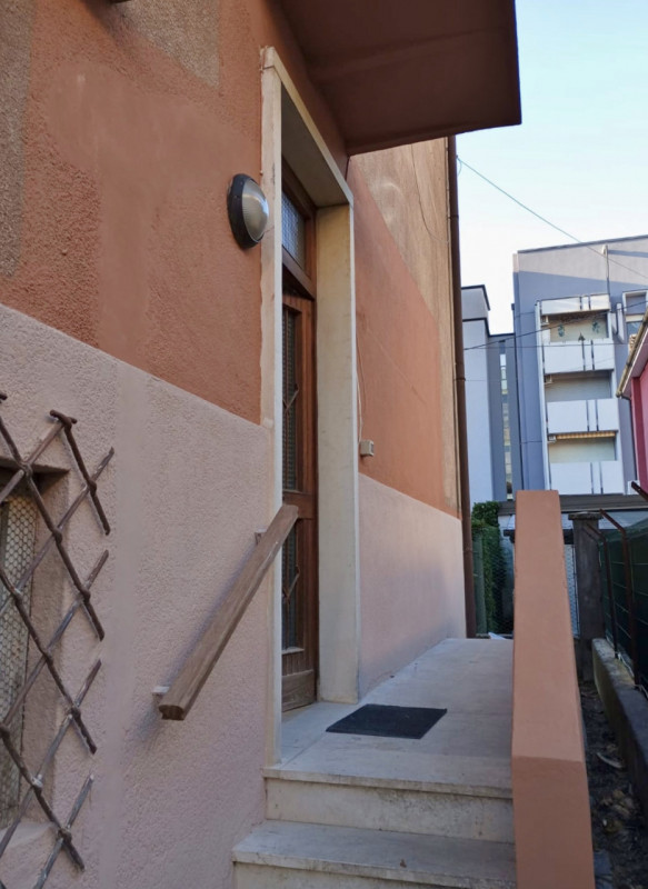 ARIOSO TRICAMERE - ULTIMO PIANO DI BIFAMILIARE – AFFITTASI A VICENZA ZONA VIA LEGIONE ANTONINI - ...