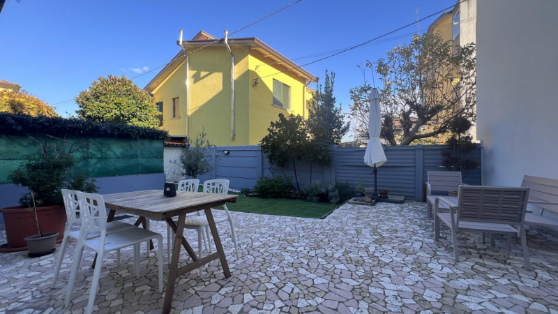 UN’ABITAZIONE "UNICA" NEL CUORE DI MONSELICE.

Dove la comodità del centro incontra la libertà di...