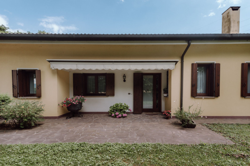 Villa Singola Immersa nel Verde con Parco Privato di 4.000 mq – A soli 1,5 km dal centro

Nel com...