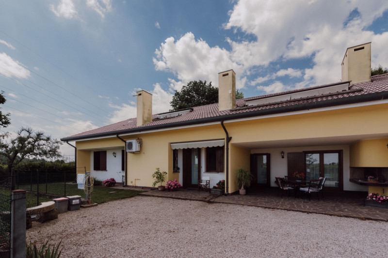 Villa Singola Immersa nel Verde con Parco Privato di 4.000 mq – A soli 1,5 km dal centro

Nel com...