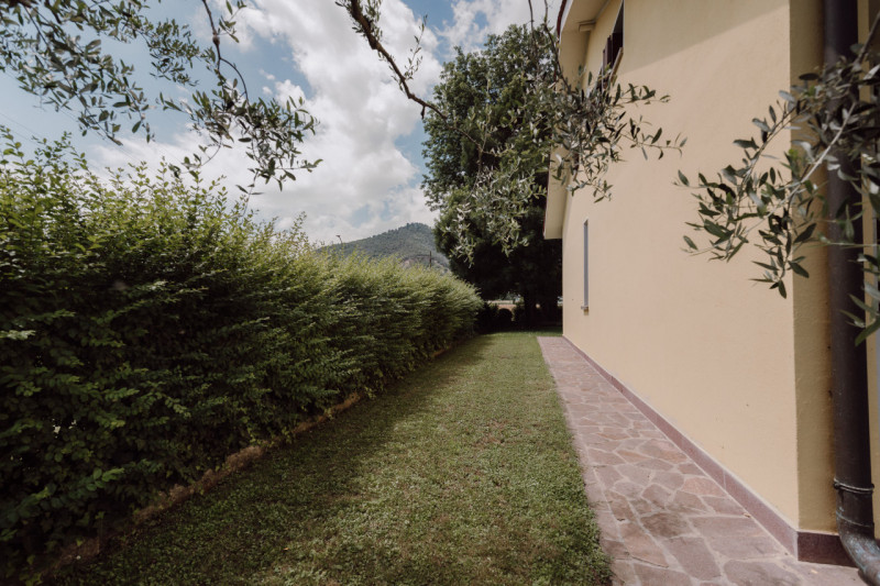 Villa Singola Immersa nel Verde con Parco Privato di 4.000 mq – A soli 1,5 km dal centro

Nel com...