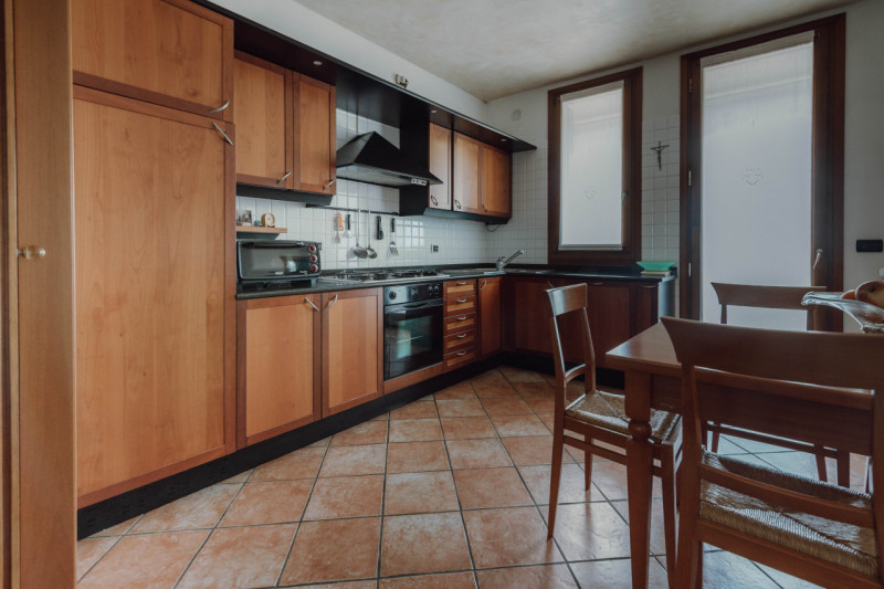 Villa Singola Immersa nel Verde con Parco Privato di 4.000 mq – A soli 1,5 km dal centro

Nel com...