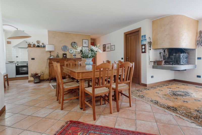 Villa Singola Immersa nel Verde con Parco Privato di 4.000 mq – A soli 1,5 km dal centro

Nel com...