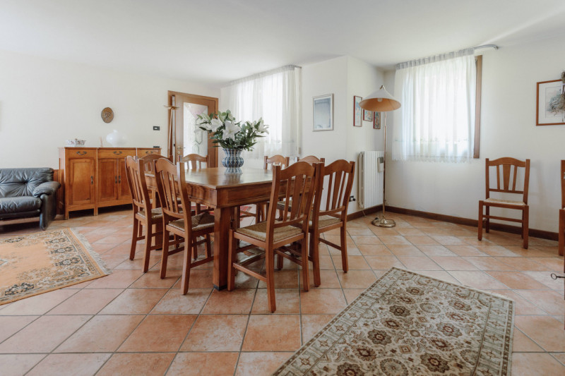 Villa Singola Immersa nel Verde con Parco Privato di 4.000 mq – A soli 1,5 km dal centro

Nel com...