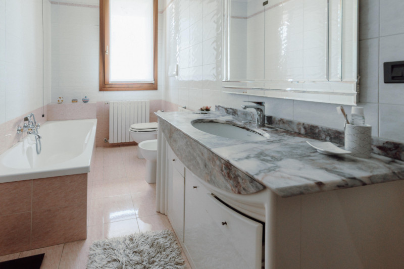 Villa Singola Immersa nel Verde con Parco Privato di 4.000 mq – A soli 1,5 km dal centro

Nel com...