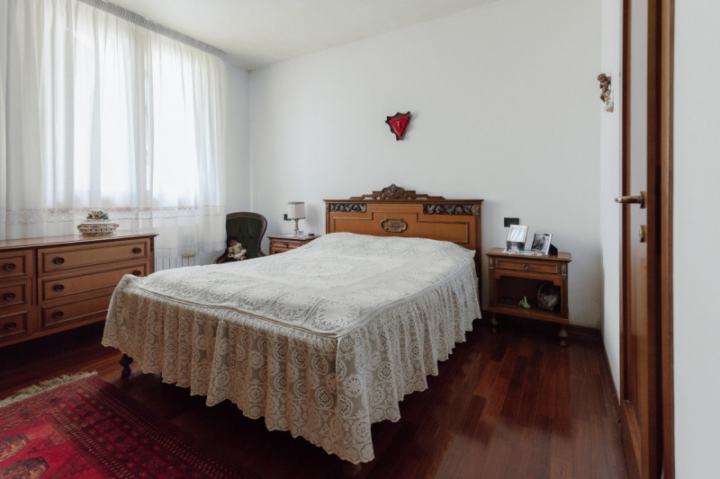 Villa Singola Immersa nel Verde con Parco Privato di 4.000 mq – A soli 1,5 km dal centro

Nel com...
