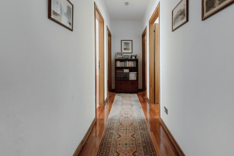 Villa Singola Immersa nel Verde con Parco Privato di 4.000 mq – A soli 1,5 km dal centro

Nel com...