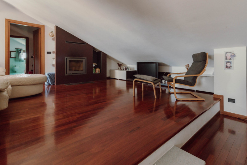 Villa Singola Immersa nel Verde con Parco Privato di 4.000 mq – A soli 1,5 km dal centro

Nel com...