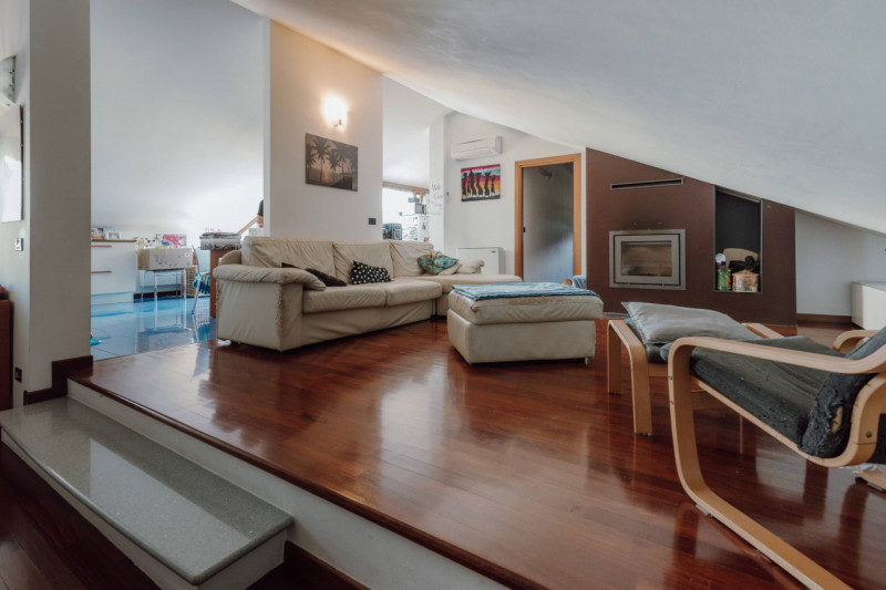 Villa Singola Immersa nel Verde con Parco Privato di 4.000 mq – A soli 1,5 km dal centro

Nel com...