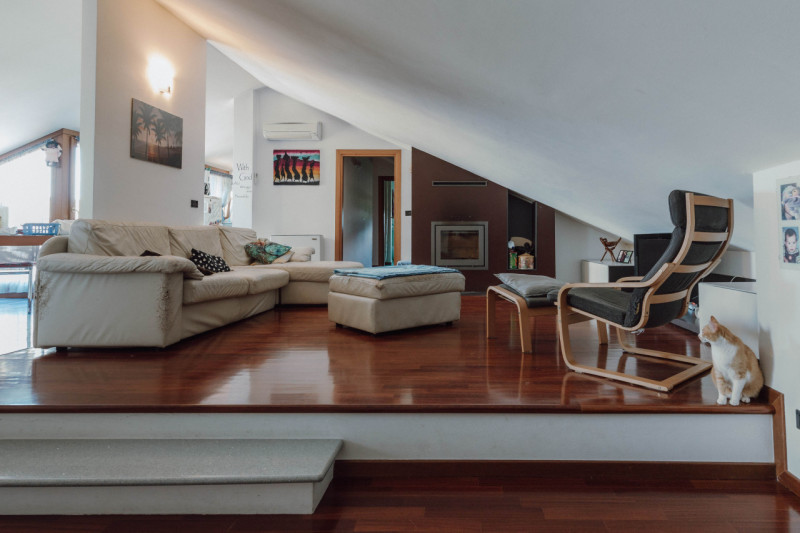 Villa Singola Immersa nel Verde con Parco Privato di 4.000 mq – A soli 1,5 km dal centro

Nel com...