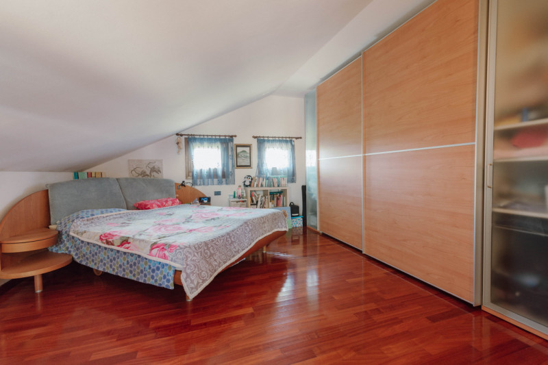 Villa Singola Immersa nel Verde con Parco Privato di 4.000 mq – A soli 1,5 km dal centro

Nel com...