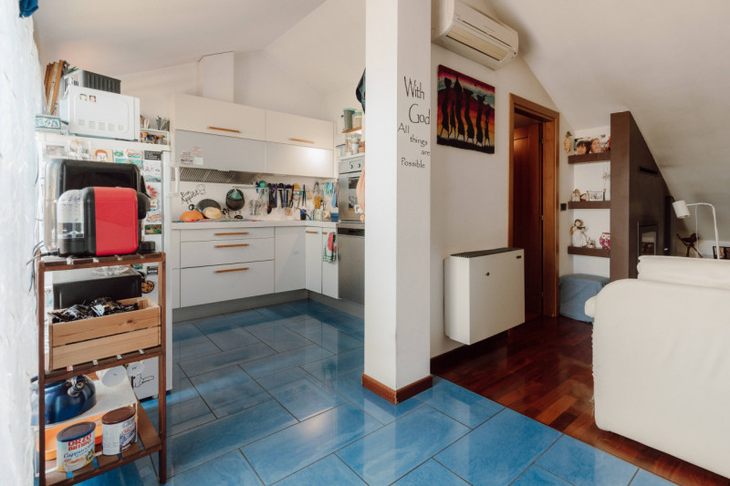 Villa Singola Immersa nel Verde con Parco Privato di 4.000 mq – A soli 1,5 km dal centro

Nel com...