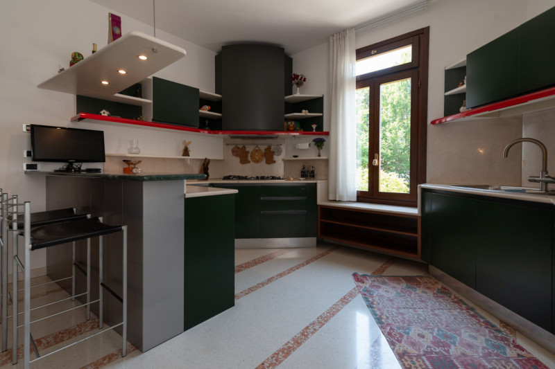 Nel pieno centro di Monselice, in posizione di assoluto rilievo e comodità a tutti i servizi, pro...