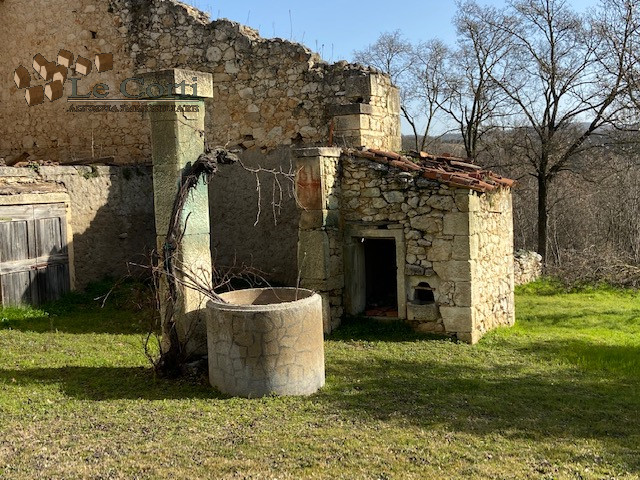 In posizione collinare, soleggiata e tranquilla, proponiamo una bellissima proprietà composta da ...