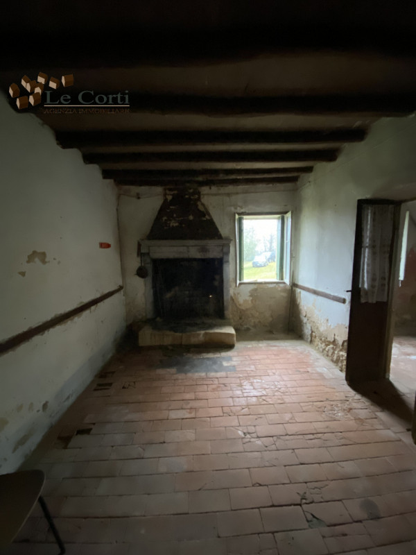 In posizione collinare, soleggiata e tranquilla, proponiamo una bellissima proprietà composta da ...