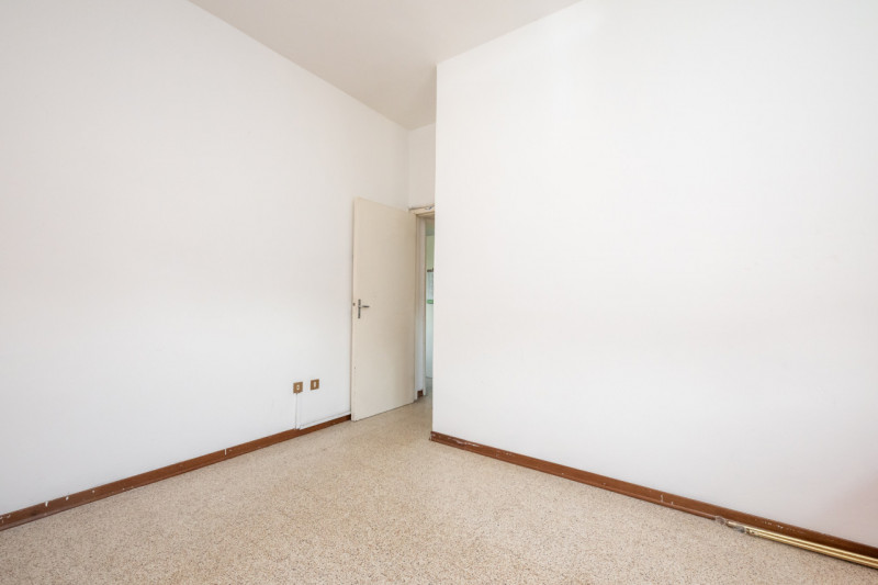 ***SOLO PER INVESTIMENTO***

Piccolo condominio di sole 4 unità abitative.
L'appartamento in vend...