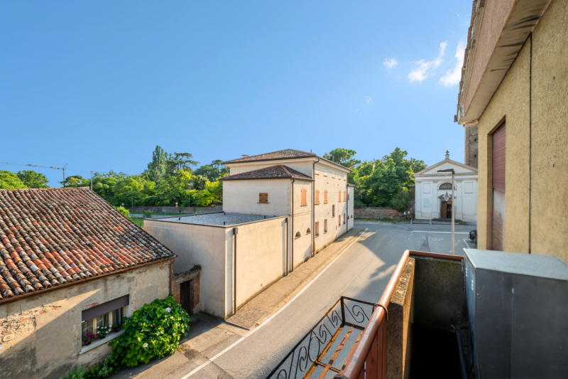 ***SOLO PER INVESTIMENTO***

Piccolo condominio di sole 4 unità abitative.
L'appartamento in vend...