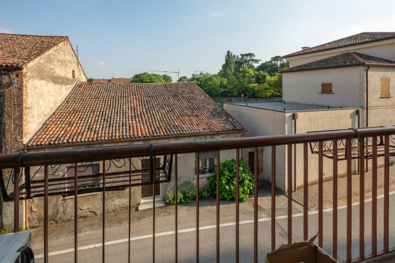 ***SOLO PER INVESTIMENTO***

Piccolo condominio di sole 4 unità abitative.
L'appartamento in vend...