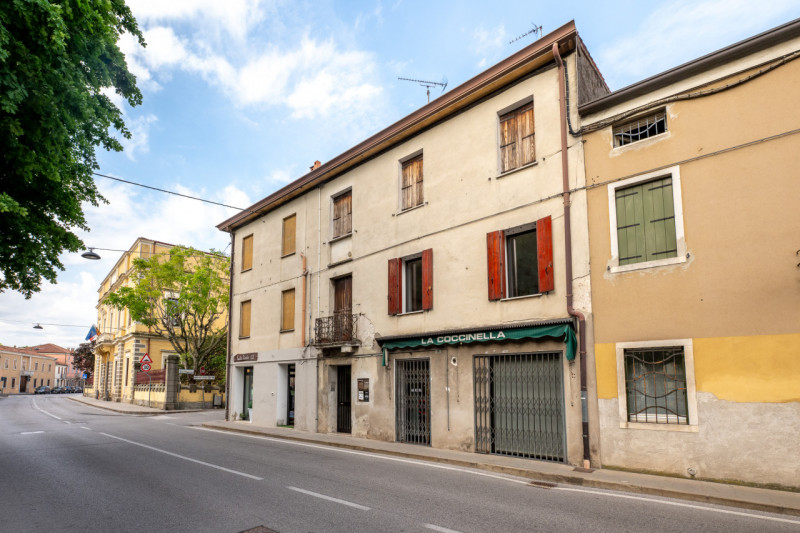In pieno centro e già libero.
Siamo a Monselice. Ma quanto è difficile trovare qualcosa del gener...